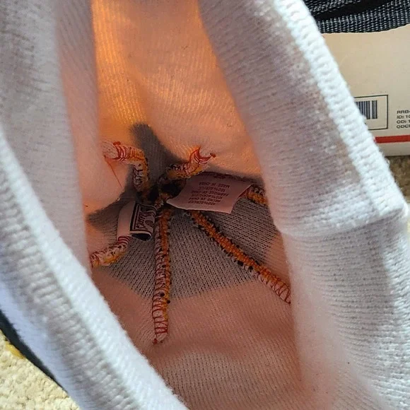 MITCHELL & NESS Hardwood Classics Los Angeles Lakes Knit Pom Pom Beanie Cap - Picture 5 of 9